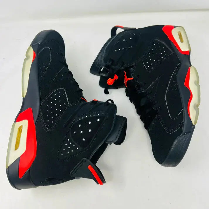 PRE OWNED SNEAKERS