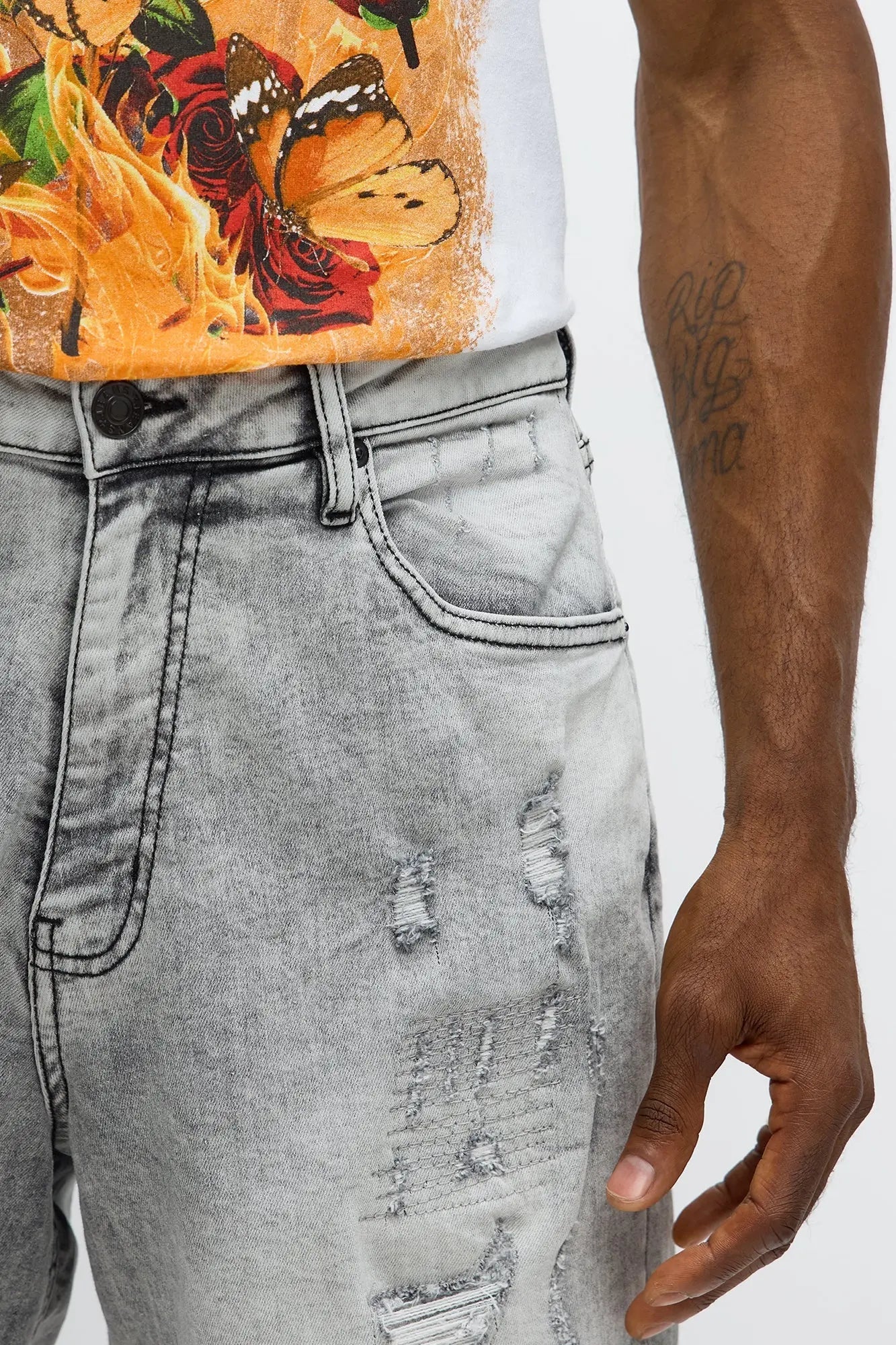 Relaxed Looking Out Ripped And Repair Denim Shorts - Grey