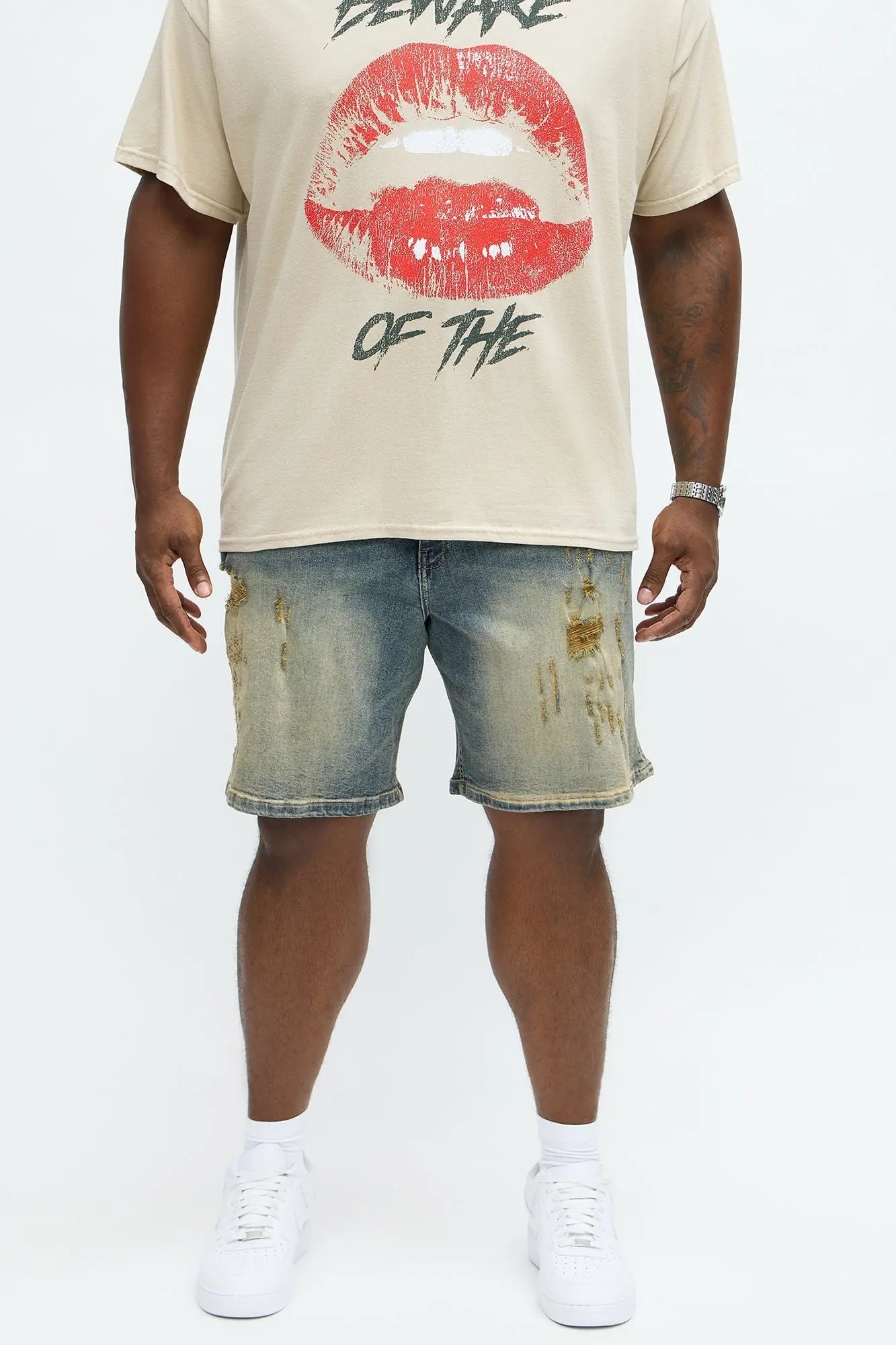 Relaxed Looking Out Ripped And Repair Denim Shorts - Vintage Blue Wash