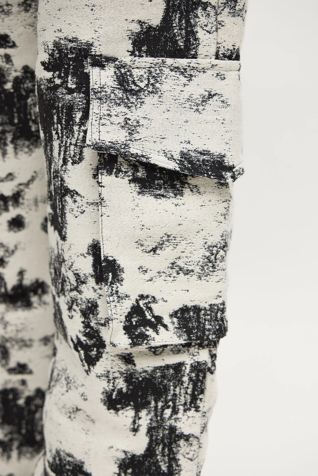 Baggy Tropic Threads Tapestry Pants - Black/White