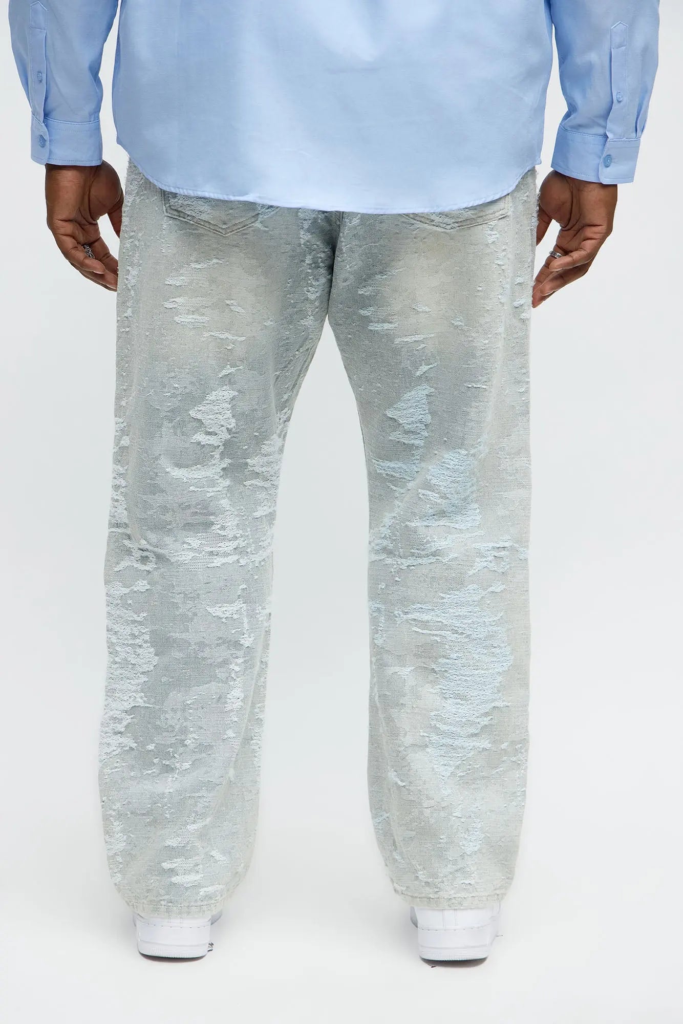 Straight Fading In And Out Jeans - Light Wash