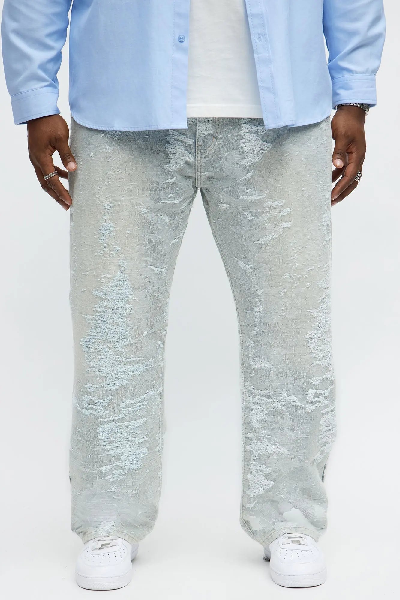 Straight Fading In And Out Jeans - Light Wash
