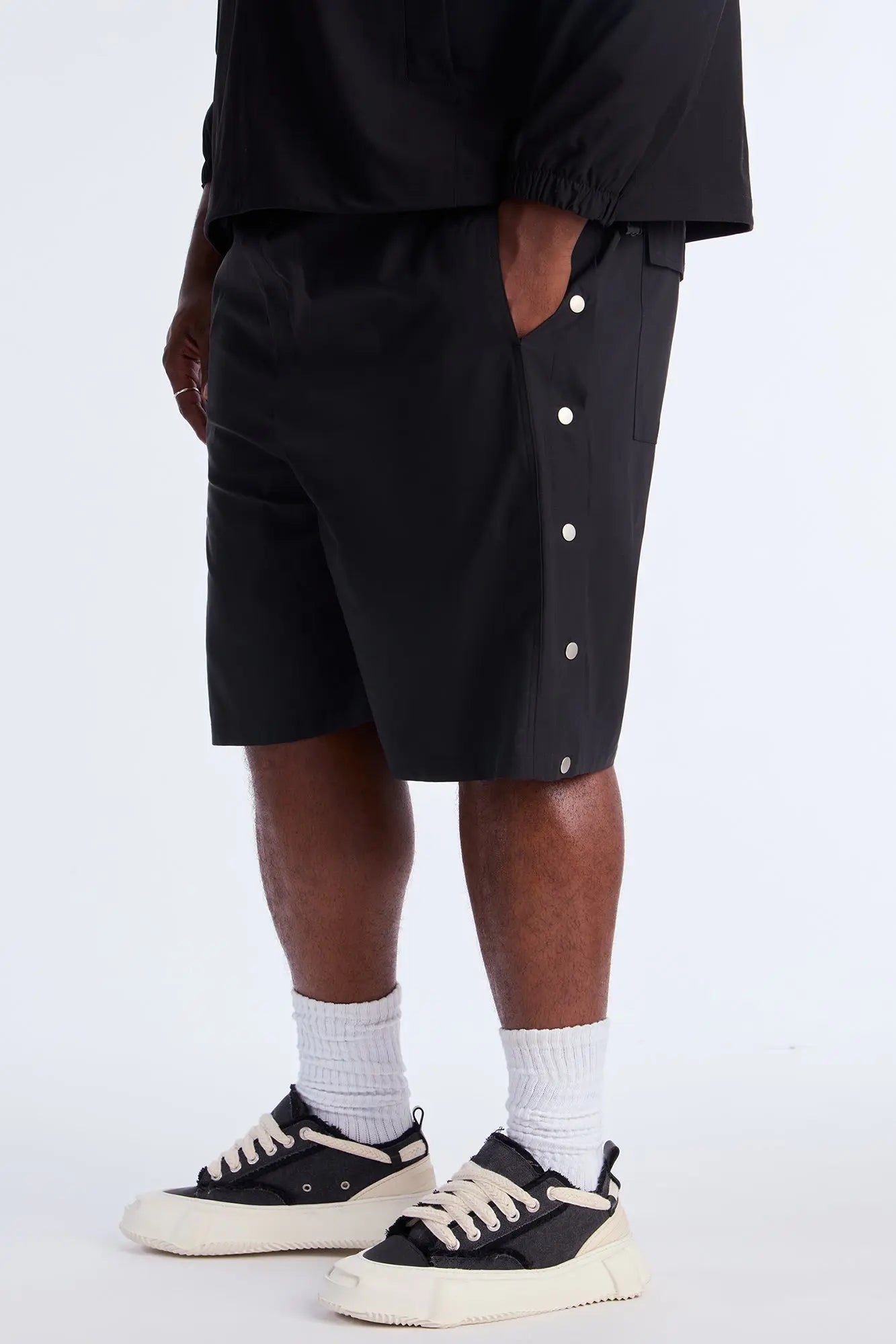 Baggy Lose Control Snap Button Short - Black