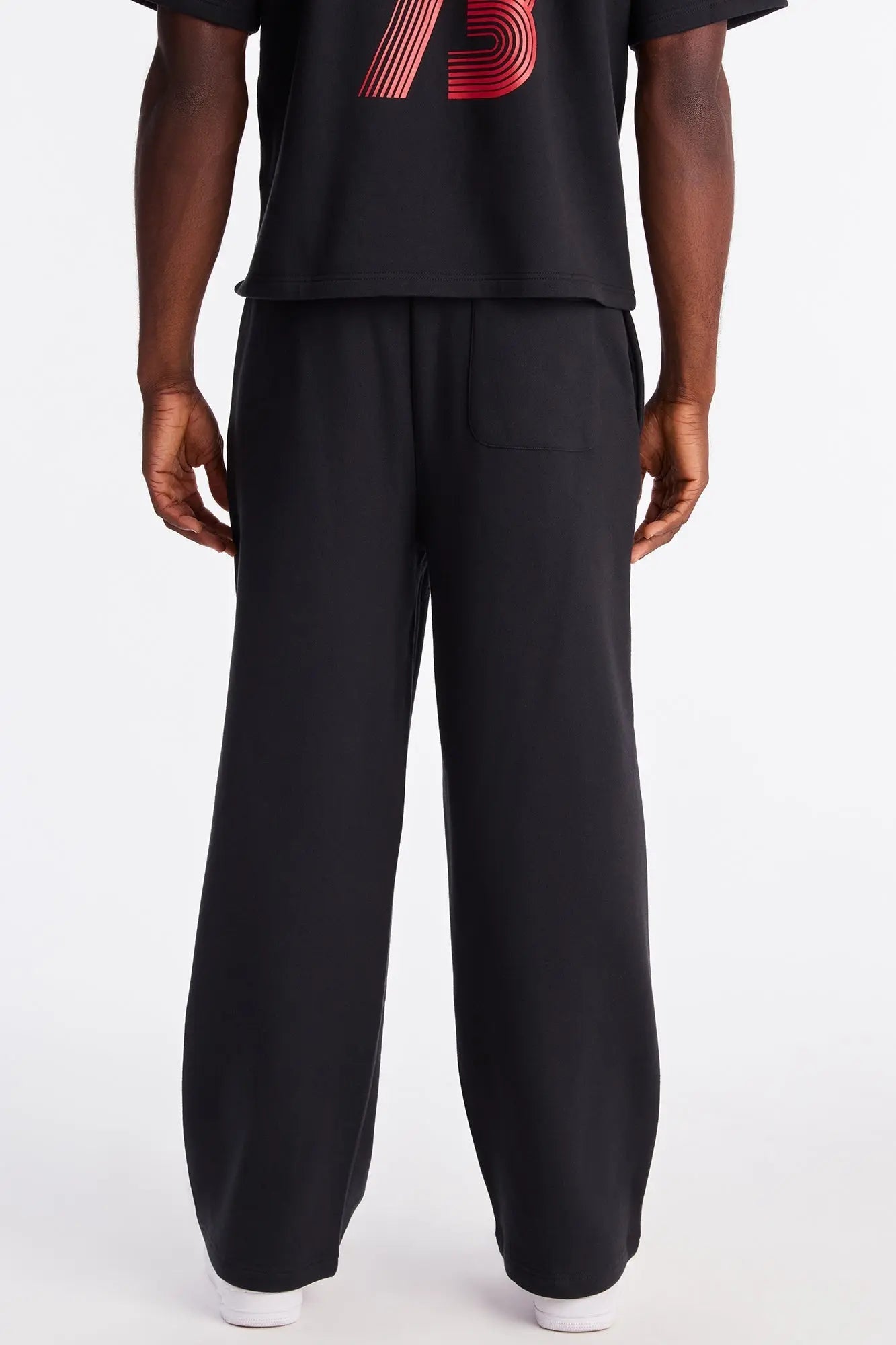 Chase Your Dreams Sweatpants - Black