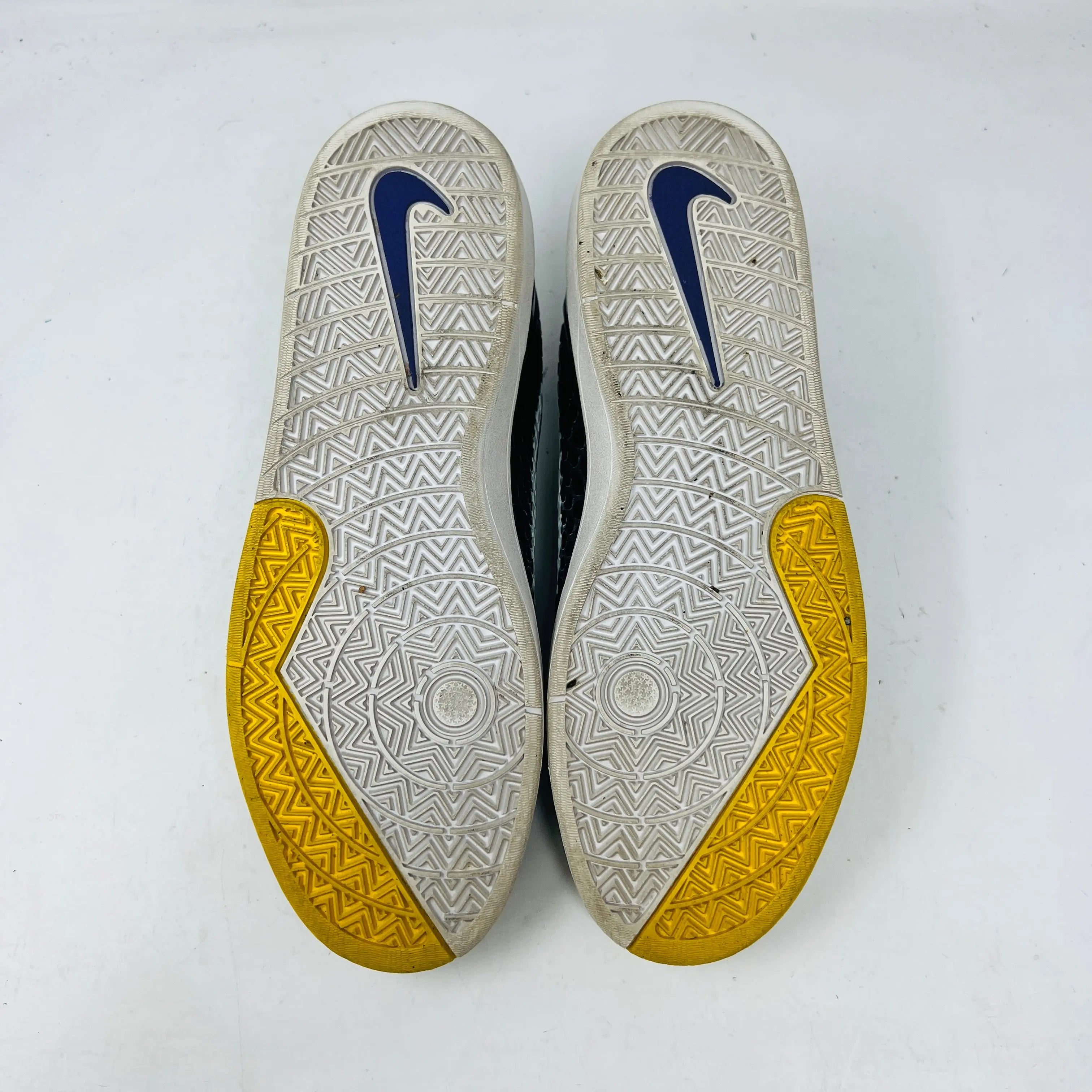 Freinds And Family Nike SB Eric Koston Kobe (SAMPLE)