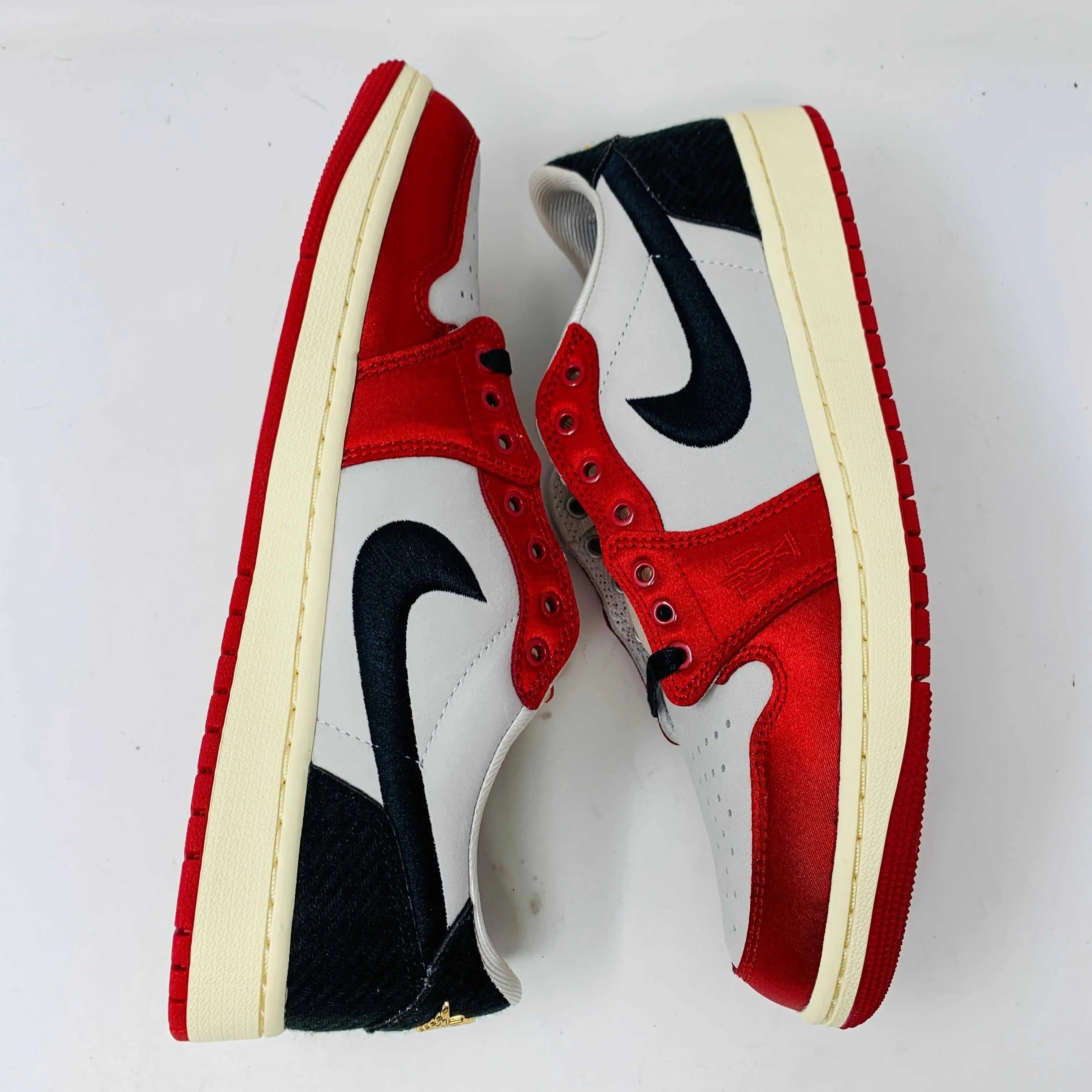 Jordan 1 Retro Low OG Trophy Room Away