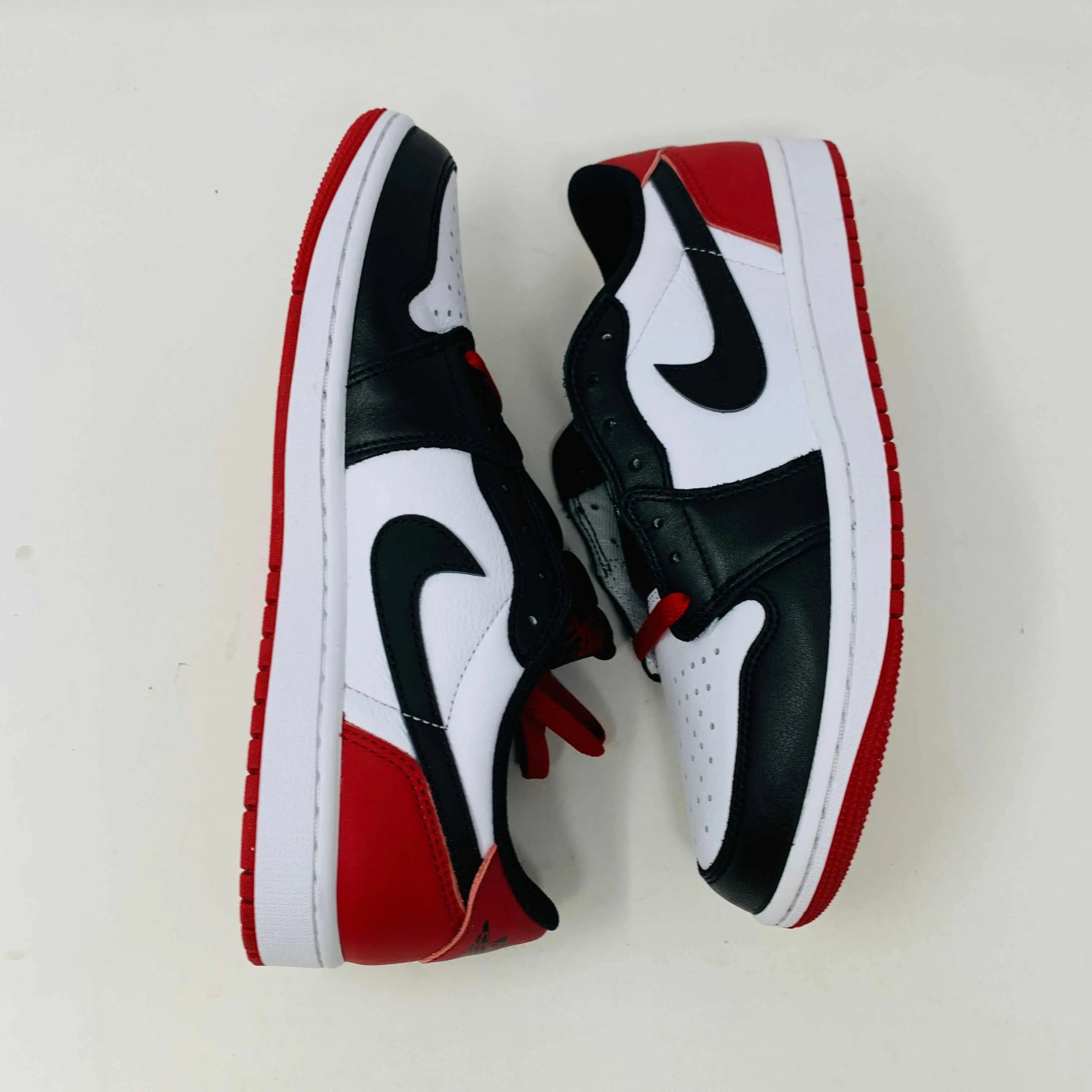 Jordan 1 Retro Low OG Black Toe (2023)