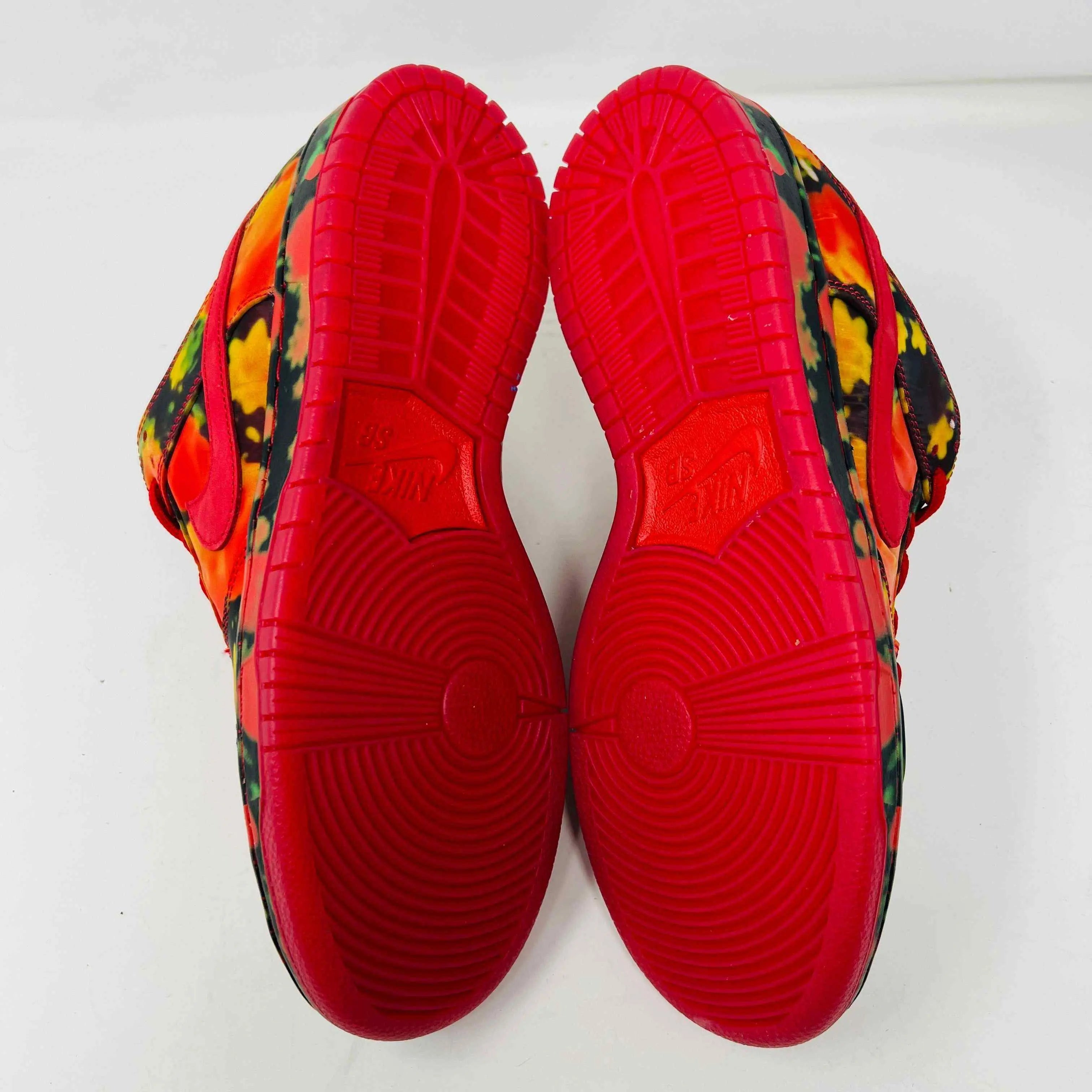 Nike SB Dunk Low The Wizard of Oz Poppy Field
