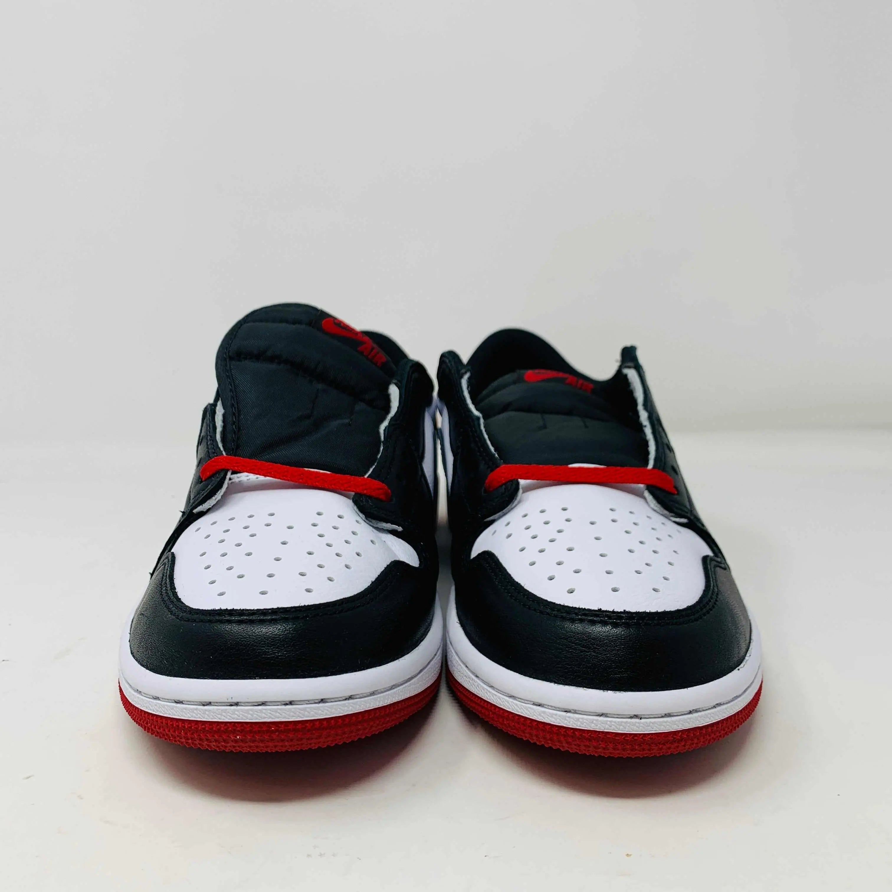 Jordan 1 Retro Low OG Black Toe (2023)