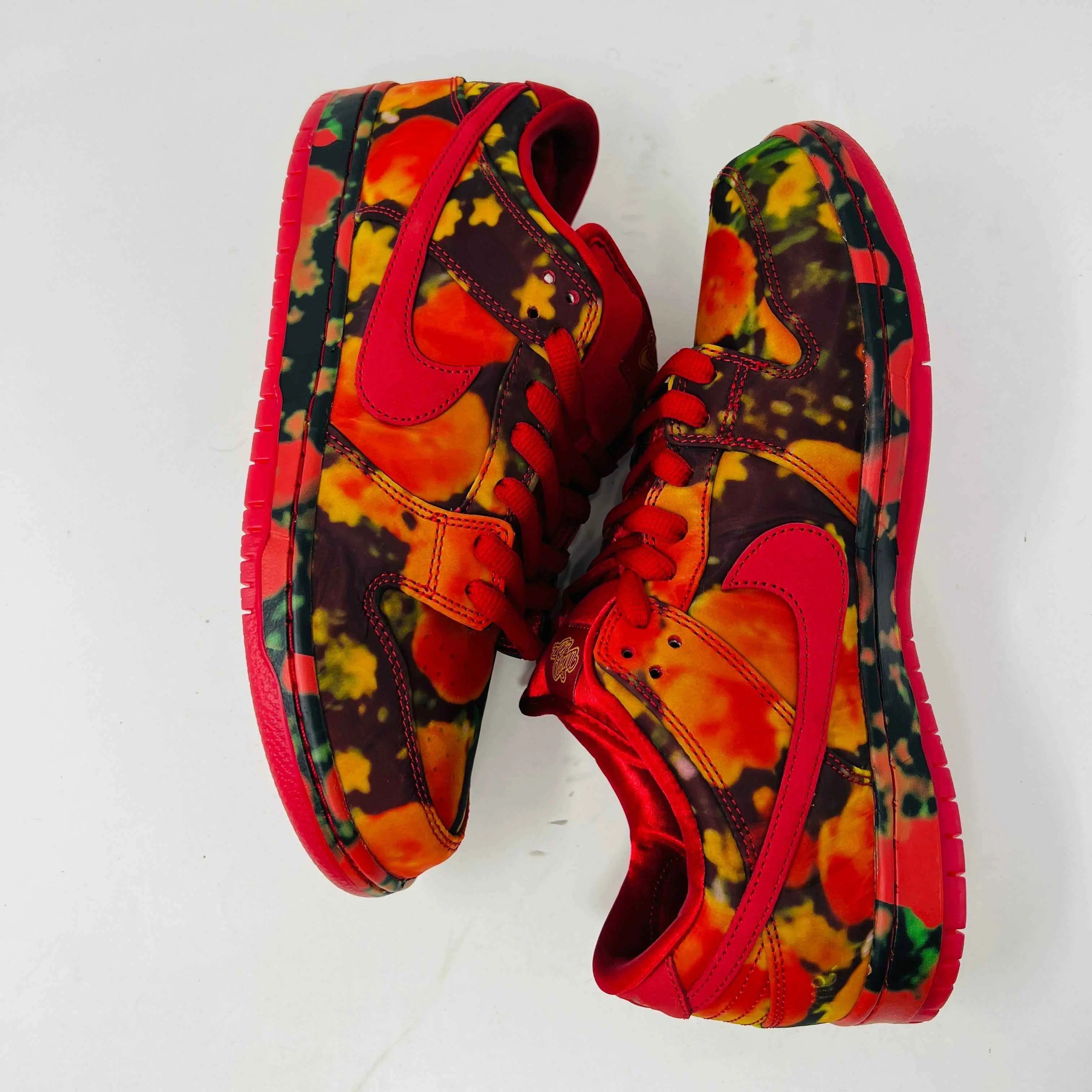 Nike SB Dunk Low The Wizard of Oz Poppy Field