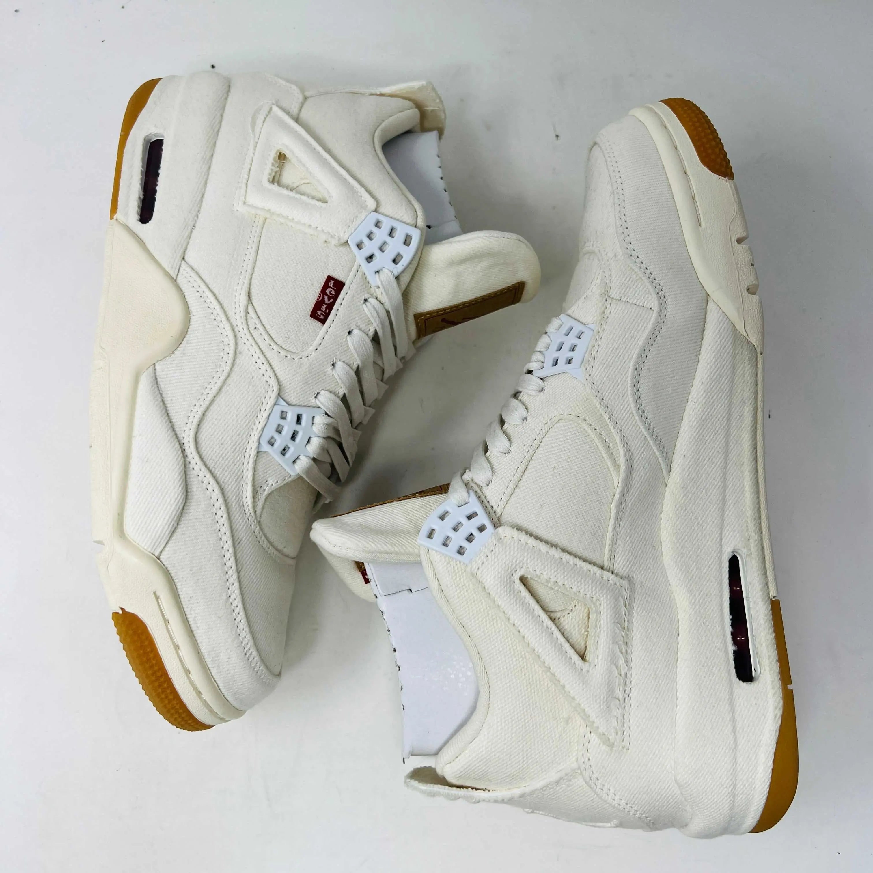 Jordan 4 Retro Levi's White (Levi's Tag)
